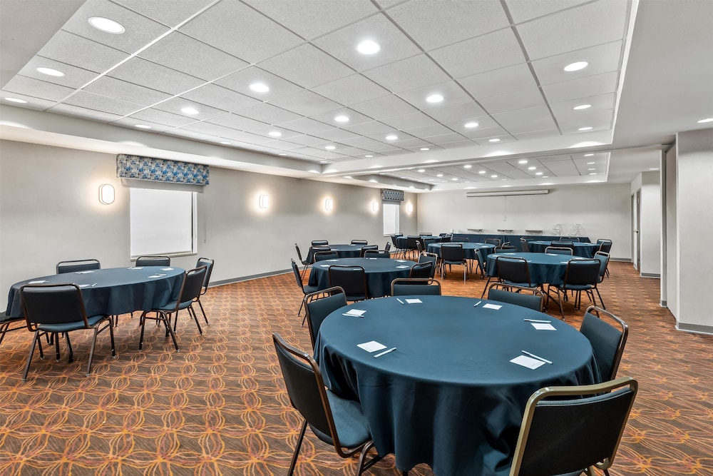 Hampton Inn & Suites Grove City - photo 48
