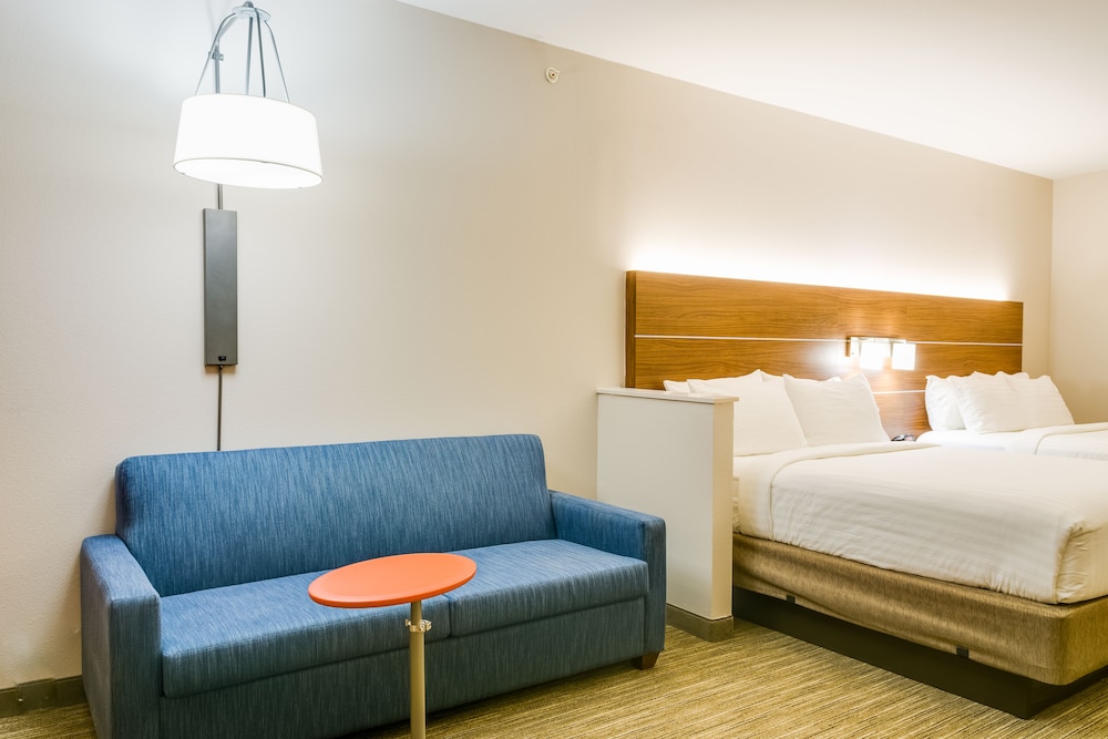Holiday Inn Express & Suites Russellville by IHG - photo 11
