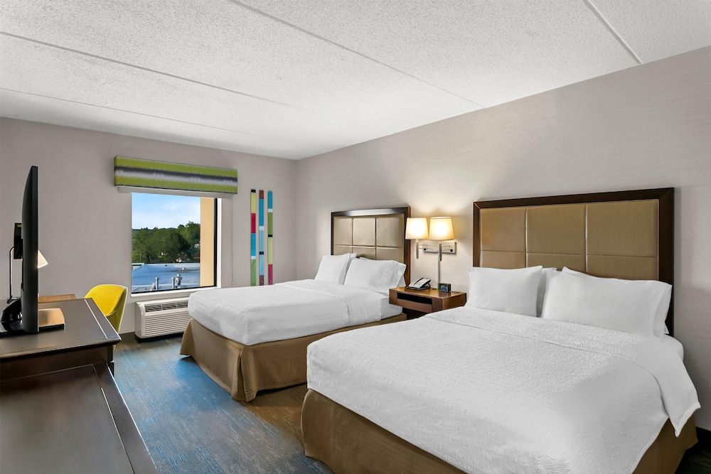 Hampton Inn & Suites Baltimore Woodlawn - photo 21