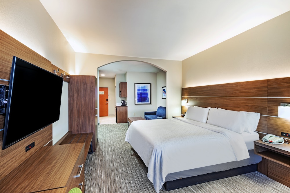 Holiday Inn Express Hotel and Suites Pryor by IHG - photo 12