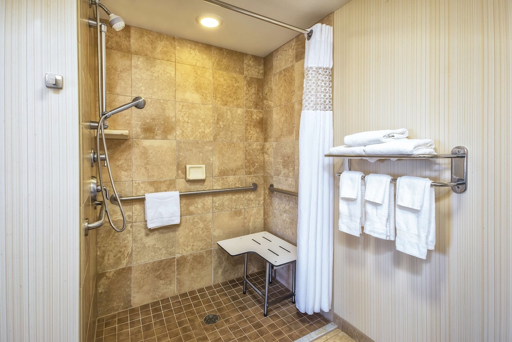 Hampton Inn & Suites Madison West - photo 20