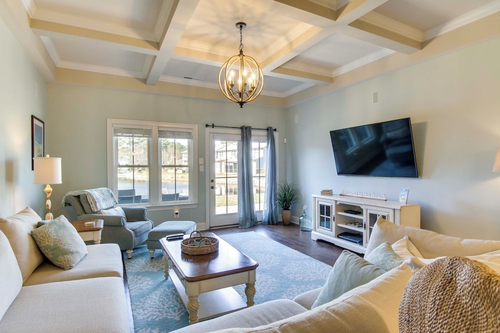 Shuttle to Beach Ocean View Home with Patio — 4-Star Luxury Hotel in Ocean View, United States