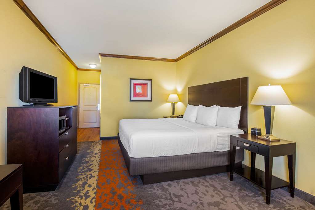 La Quinta Inn & Suites by Wyndham Eastland - photo 28