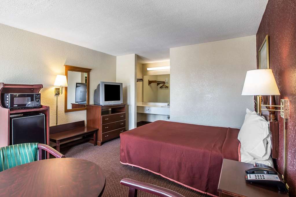 Rodeway Inn Expo Center - photo 7