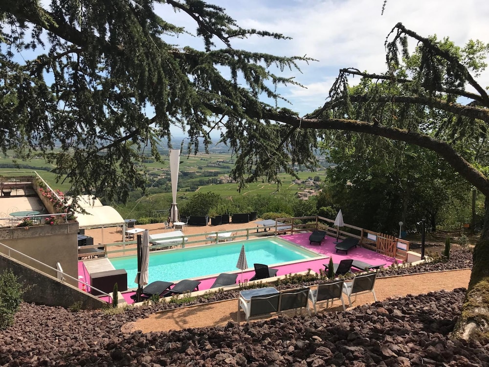 Auberge Les Hauts De Chenas — hotel in Beaujeu