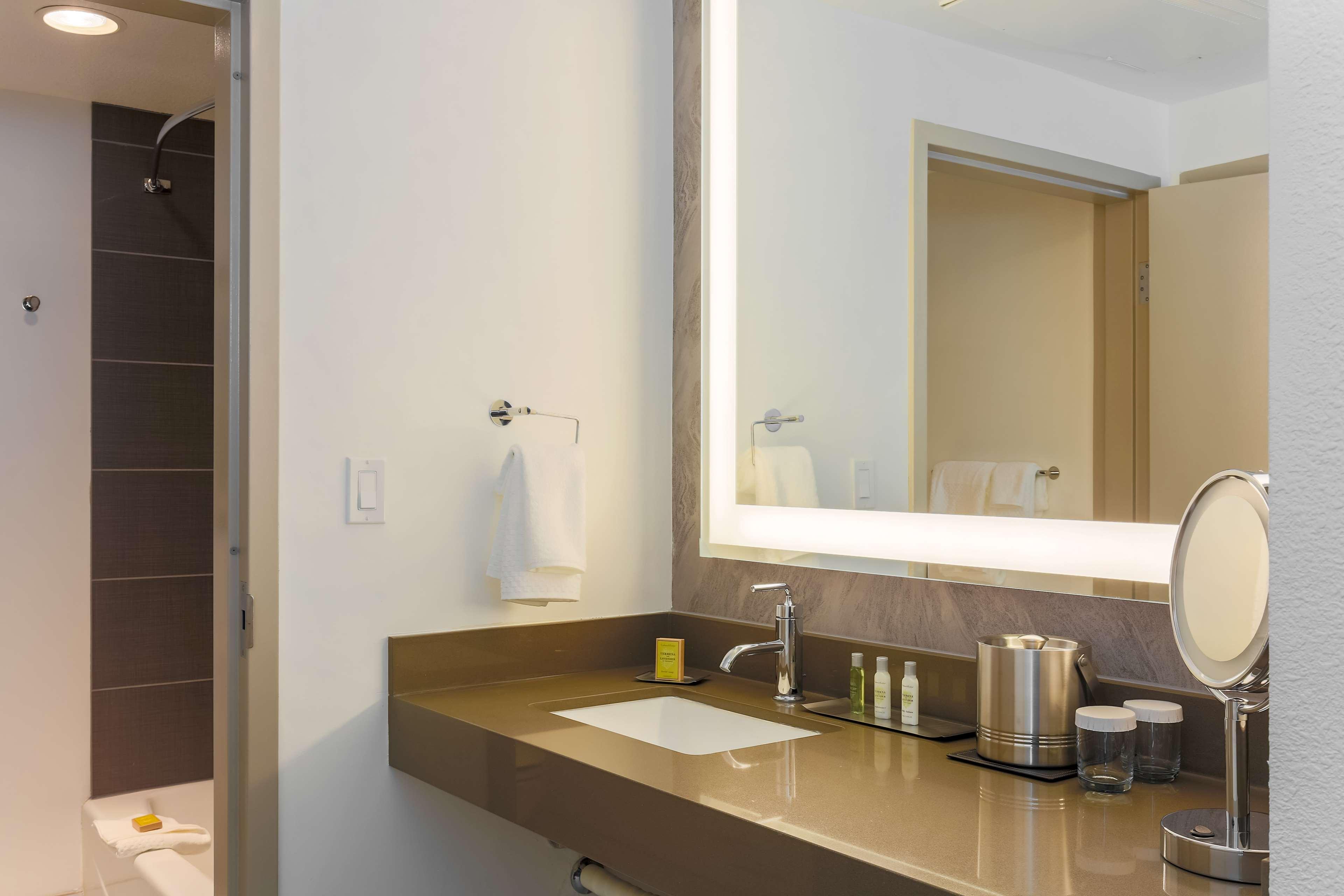 DoubleTree Suites by Hilton Sacramento Rancho Cordova - photo 49