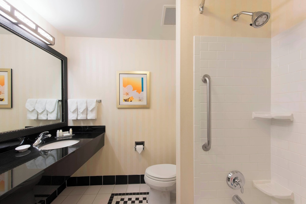 Fairfield Inn & Suites by Marriott Omaha Downtown - photo 13