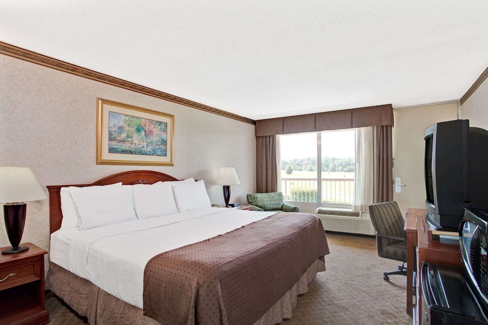Days Inn by Wyndham Forrest City - photo 7