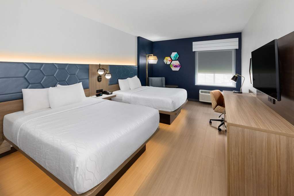 La Quinta Inn & Suites by Wyndham San Antonio Northwest - photo 28