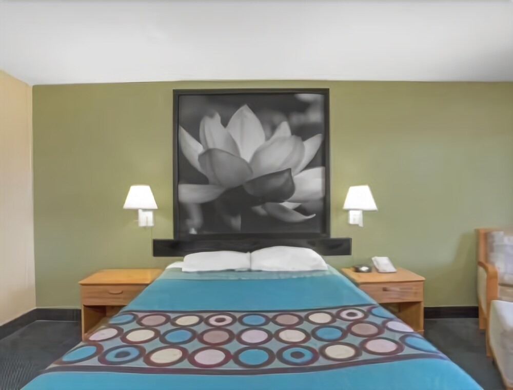 Super 8 by Wyndham Dunn - photo 9