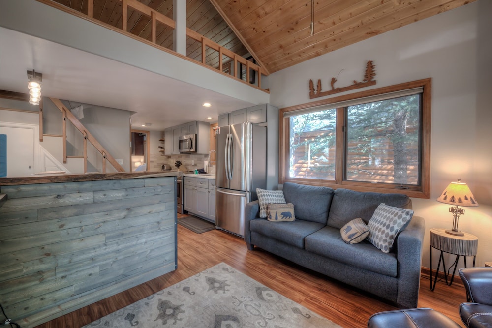 Perfect Getaway Cabin w Nearby Hike bike Trails — 4-Star Luxury Hotel in Breckenridge, United States