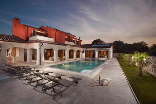 Residence Monaco for 10 people in Central Istria with 65 m2 private pool large garden & spa — 5-Star Luxury Hotel in Svetvincenat, Croatia