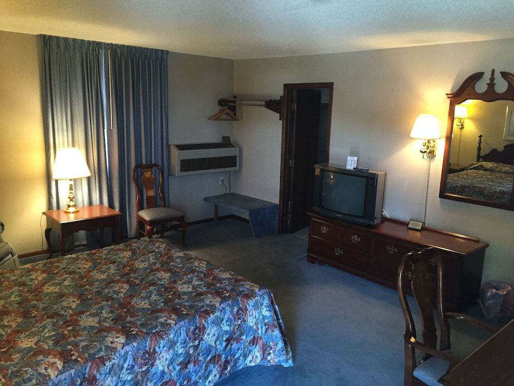 Dutch Mill Inn - photo 13