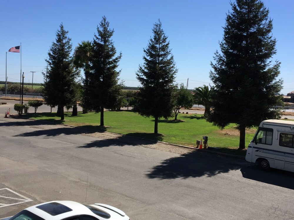 99 Palms Inn & Suites - photo 37