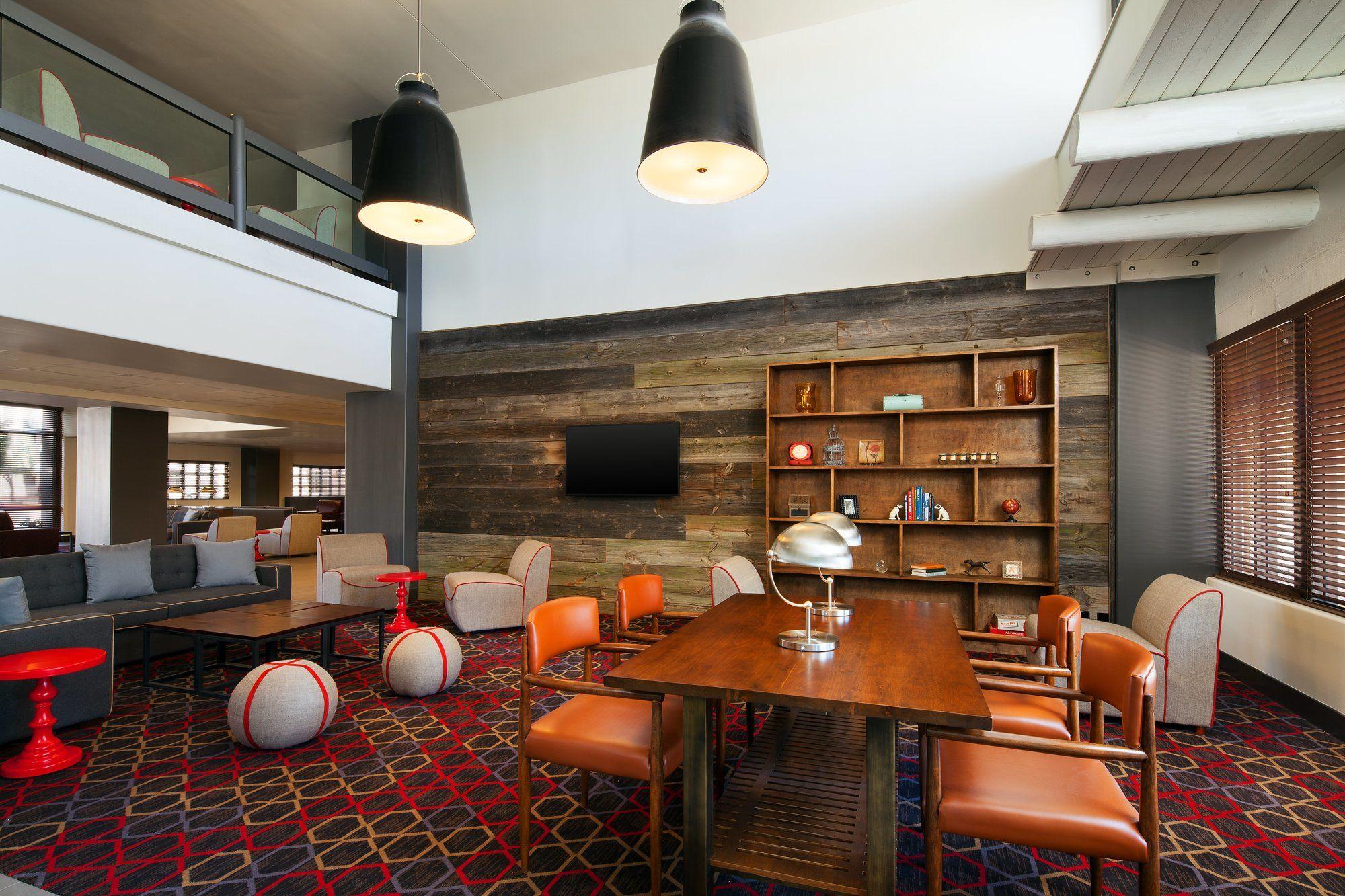Four Points by Sheraton Phoenix South Mountain - photo 3