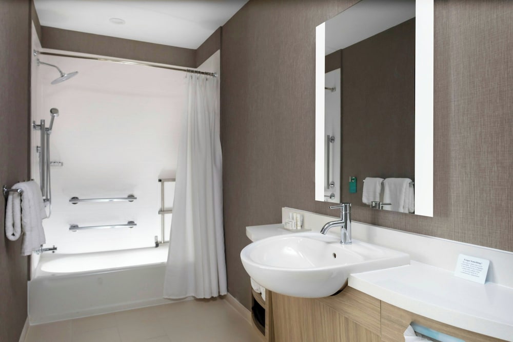 SpringHill Suites Kansas City Airport - photo 12