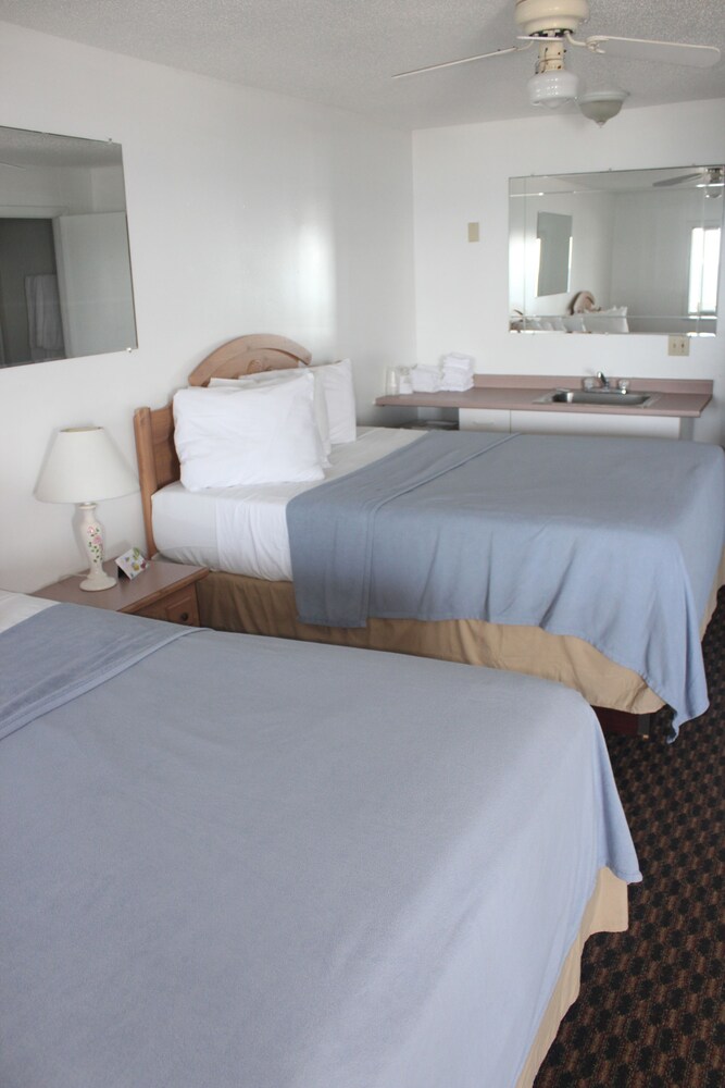 Sandcastle Beachfront Inn - photo 6