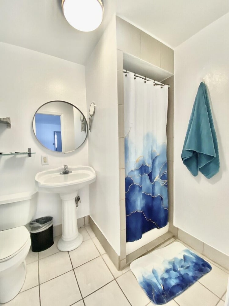 Bluebird Day Inn & Suites - photo 21