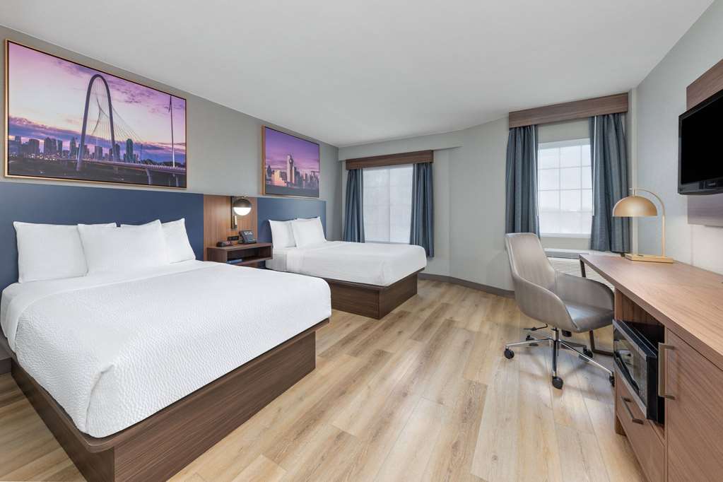 La Quinta Inn & Suites by Wyndham Dallas DFW Airport North - photo 18