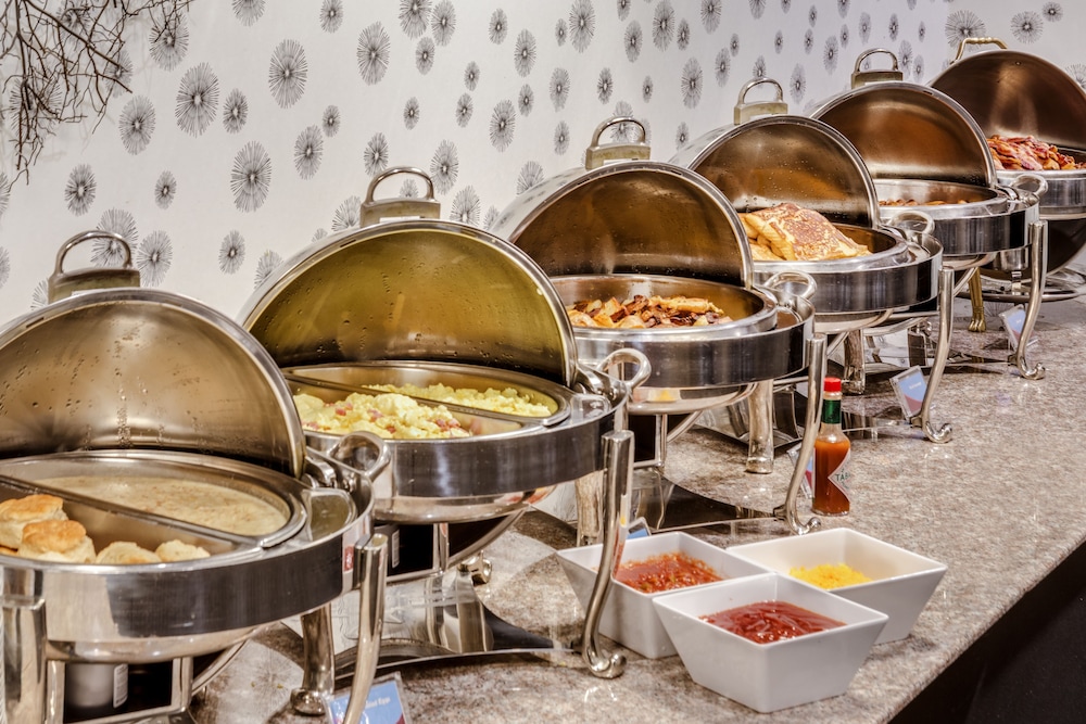 Crowne Plaza Milwaukee Airport by IHG - photo 2