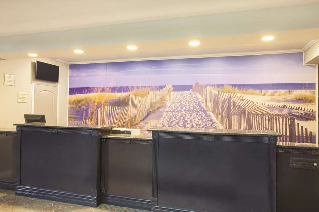 La Quinta Inn & Suites by Wyndham Fort Walton Beach - photo 6