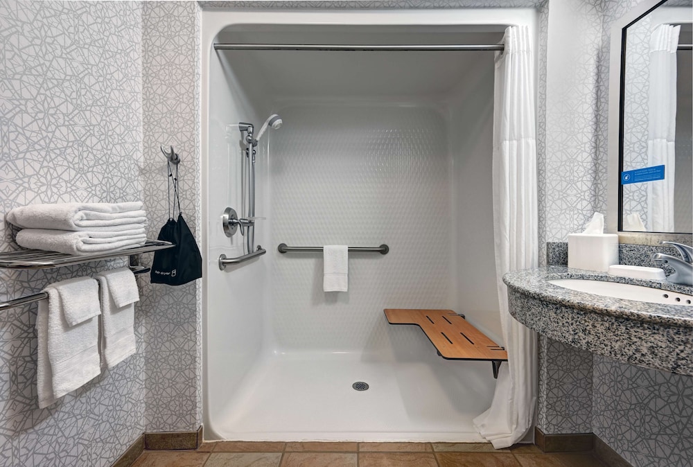 Hampton Inn Farmington - photo 26