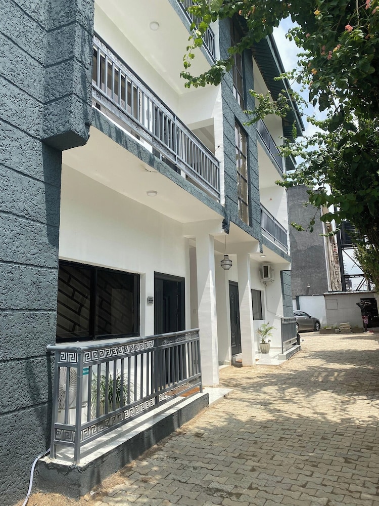 El Mak Luxury Homes — 4-Star Luxury Hotel in Enugu, Nigeria