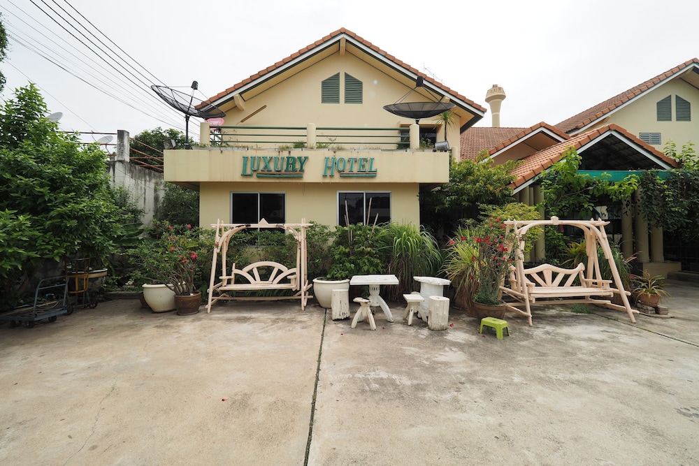 Luxury Hotel — hotel in Kanchanaburi