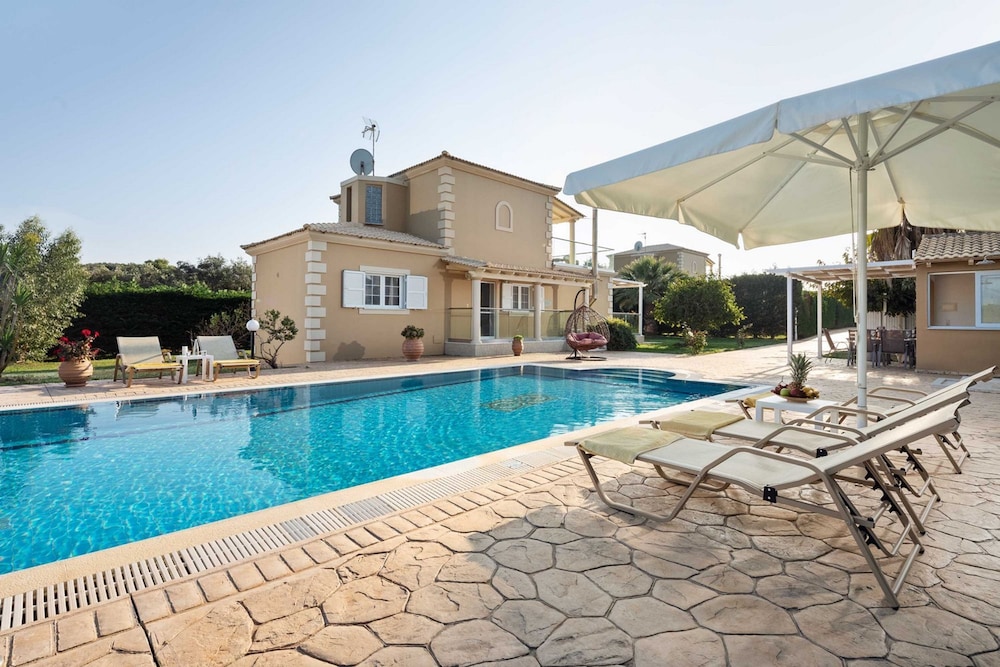Villa Erato with Private Swimming Pool — 4-Star Luxury Hotel in Corfu, Greece