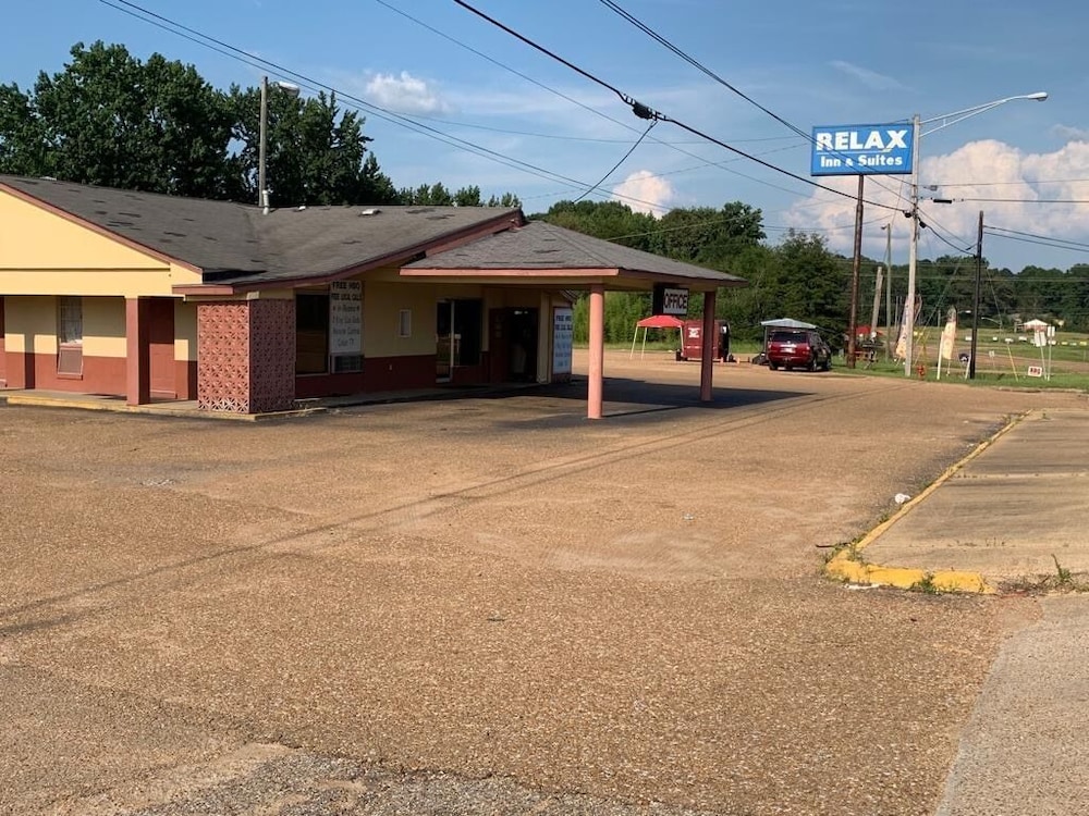 Relax Inn & Suites — hotel in Winona
