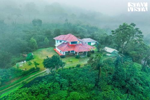 Stayvista at Mercara Hill Homestay with Outdoor Jacuzzi Madikeri — 4-Star Luxury Hotel in Madikeri, India