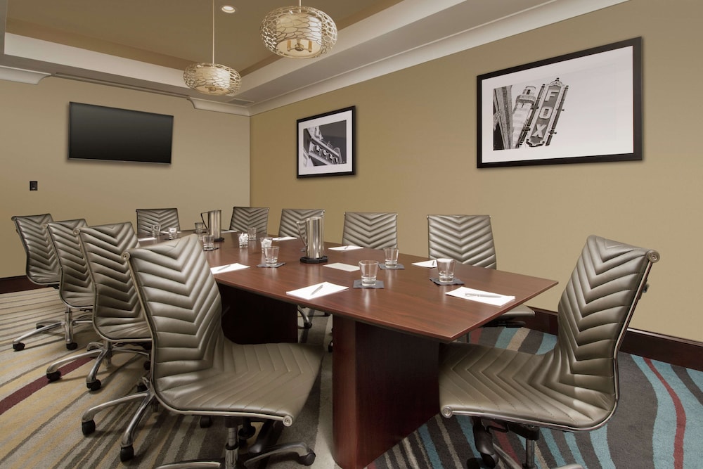 Embassy Suites by Hilton Atlanta Airport - photo 34