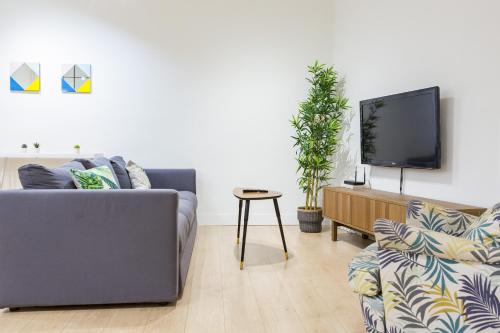 MalagaSunApts Central&Cozy 3BDs Free PARKiNG — 4-Star Luxury Hotel in Malaga, Spain