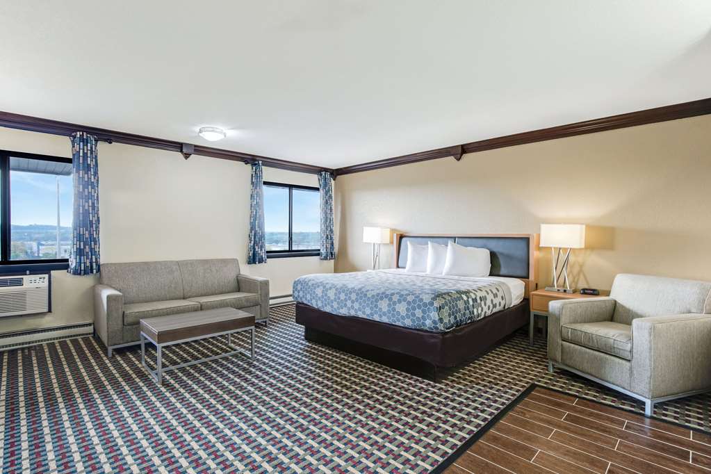 Econo Lodge Madison East - photo 27