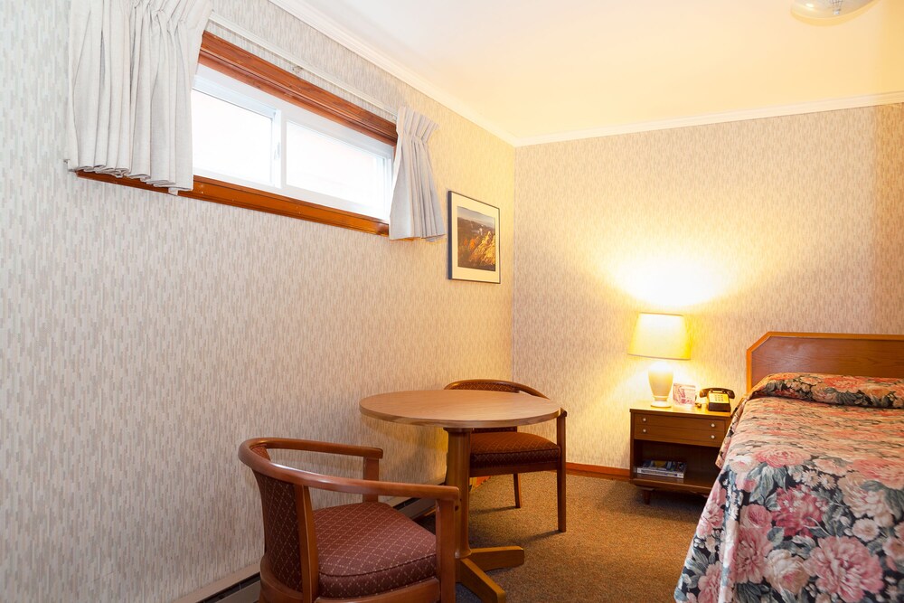 Town & Country Motor Inn - photo 10