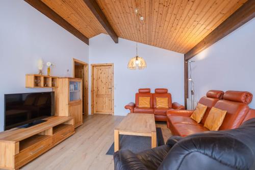 Ferienwohnpark Immenstaad am Bodensee Satteldachhaus Typ 9 SD 25 — hotel in Immenstaad Am Bodensee