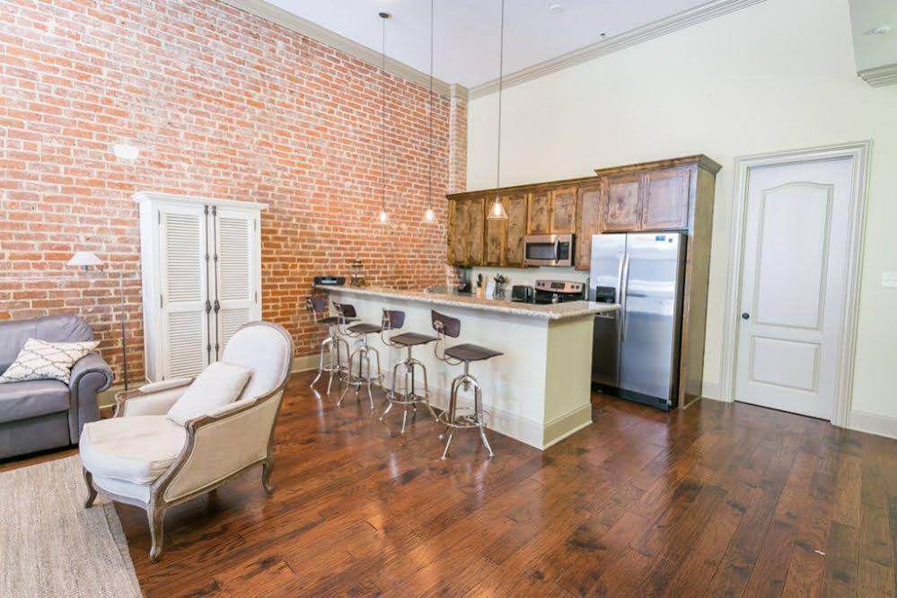 Hosteeva Baronne Street Suites - photo 28