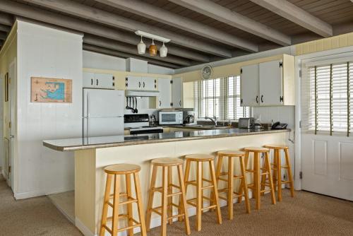 Admiral's Quarters by Oak Island Accommodations - photo 33