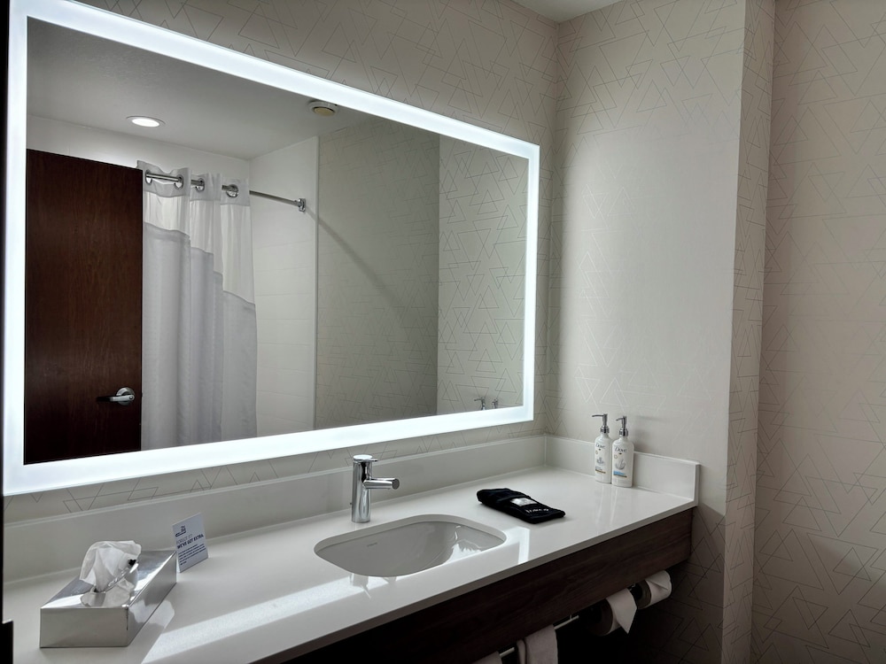 Holiday Inn Express Hotel & Suites St. Robert by IHG - photo 21