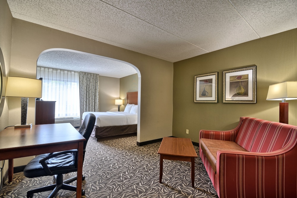 Clarion Inn & Suites Cortland University Area - photo 7