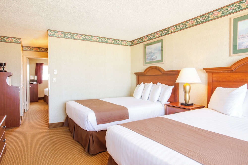 Ebb Tide Oceanfront Inn - photo 29