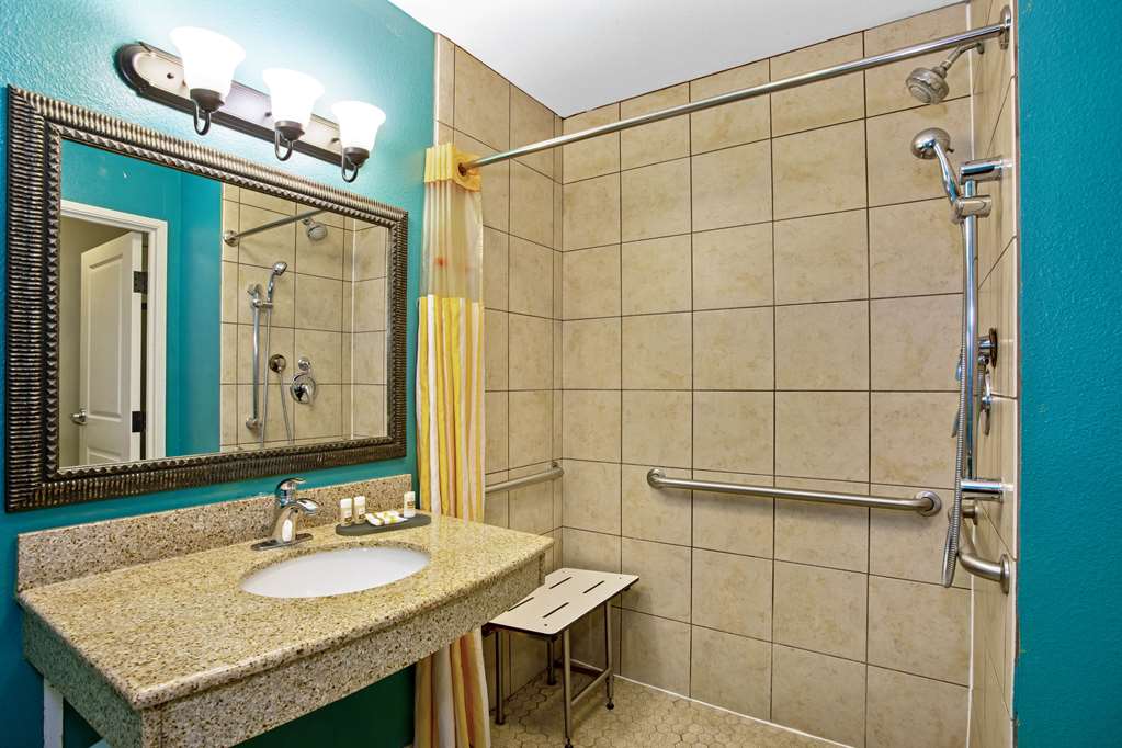 La Quinta Inn & Suites by Wyndham PCB Pier Park area - photo 25