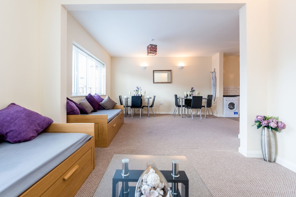 Alexandra's Suite — 4-Star Luxury Hotel in Watford, United Kingdom