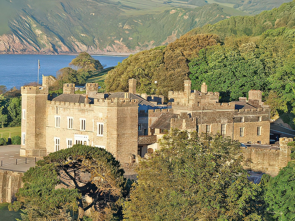 Watermouth Castle Penn Curzon Apartment — 4-Star Luxury Hotel in Ilfracombe, United Kingdom