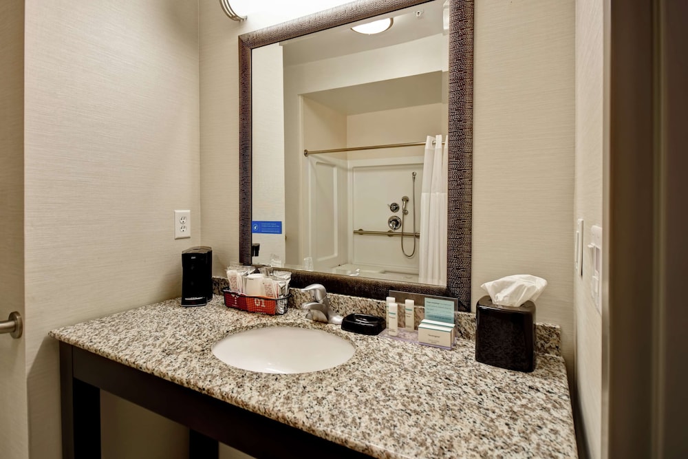 Hampton Inn Middletown - photo 39