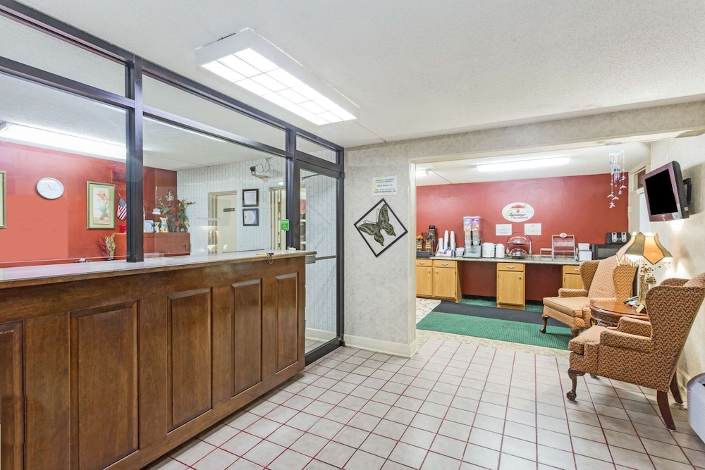 Super 8 by Wyndham Tifton - photo 2