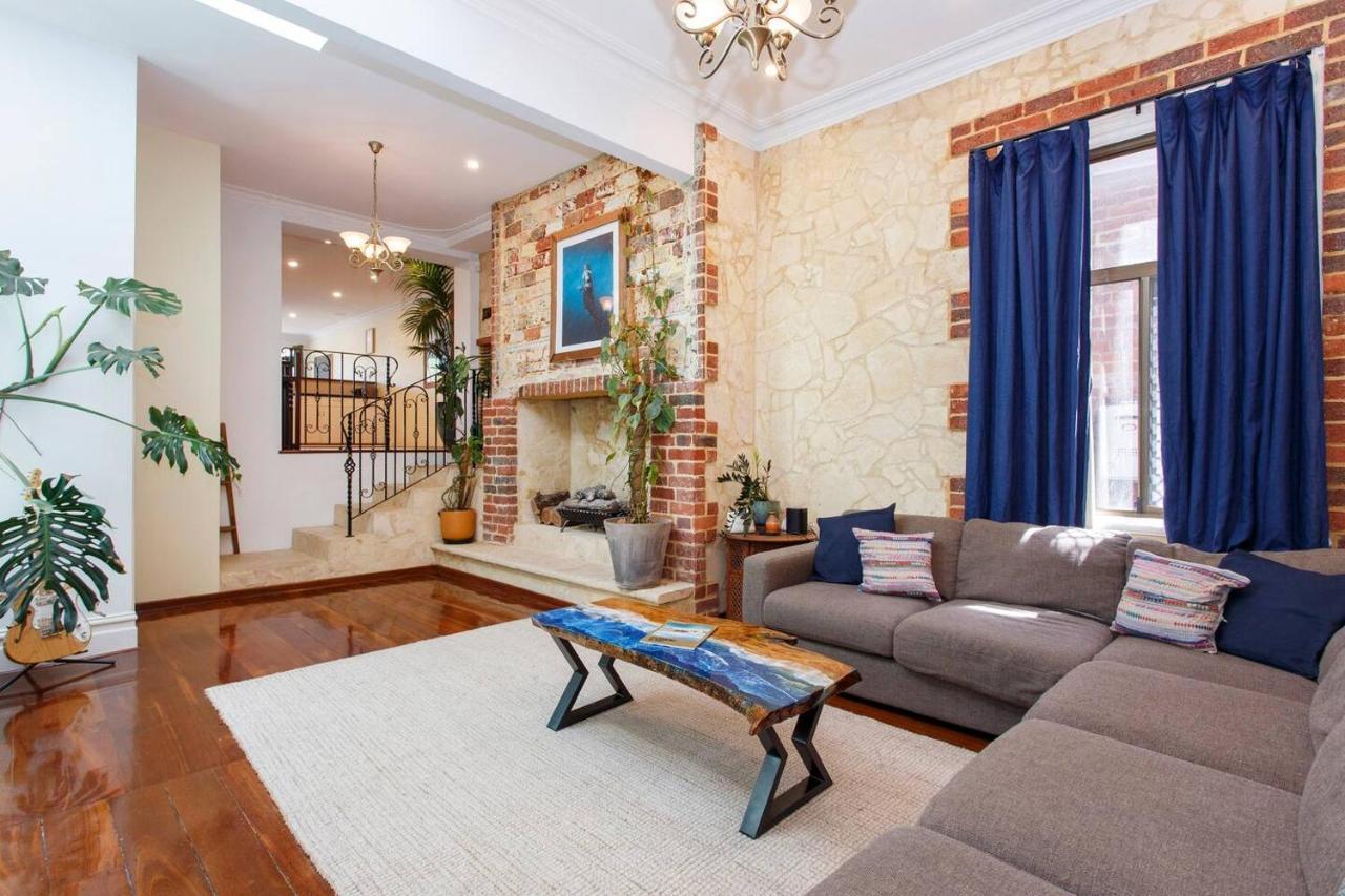 Spacious Central Fremantle Home w Spa bath &garden — 4-Star Luxury Hotel in Fremantle, Australia