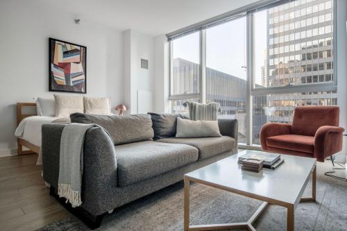 Loop studio w theater games nr Millennium Park CHI 1017 — 4-Star Luxury Hotel in Chicago, United States