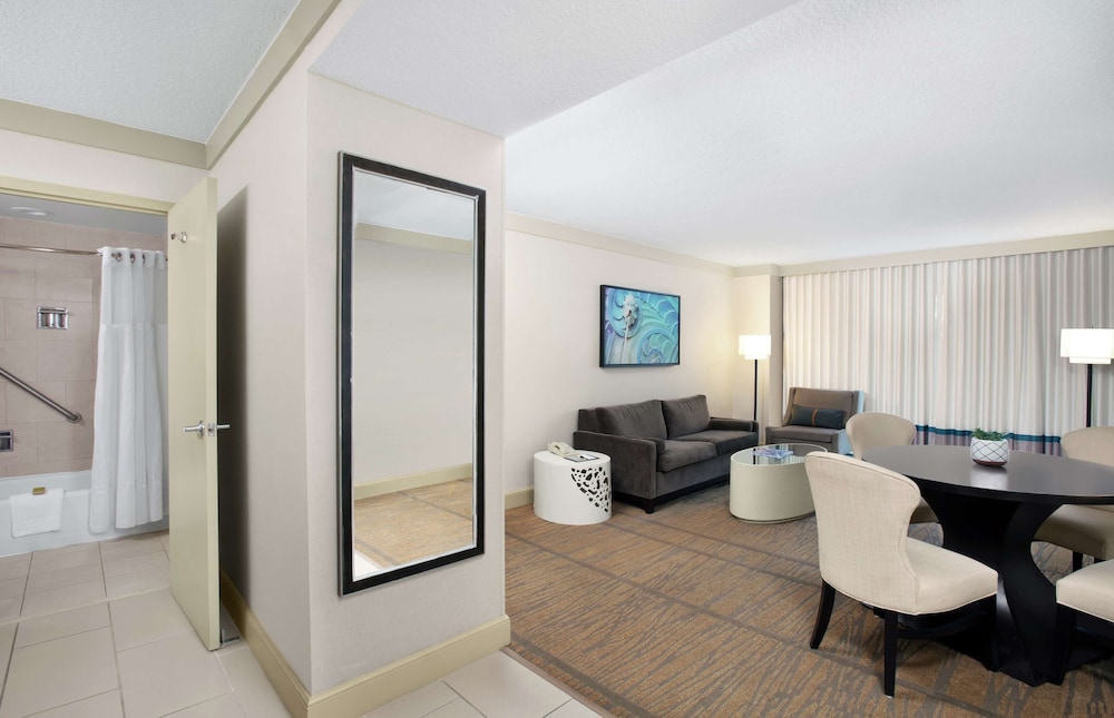 DoubleTree by Hilton Hotel Miami Airport & Convention Center - photo 32