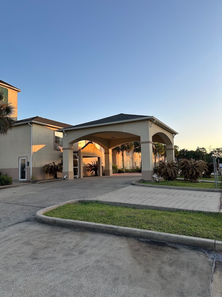 Franklin Inn & Suites - featured photo